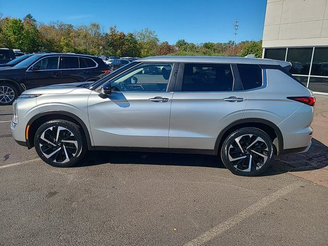 2022 Mitsubishi Outlander SE