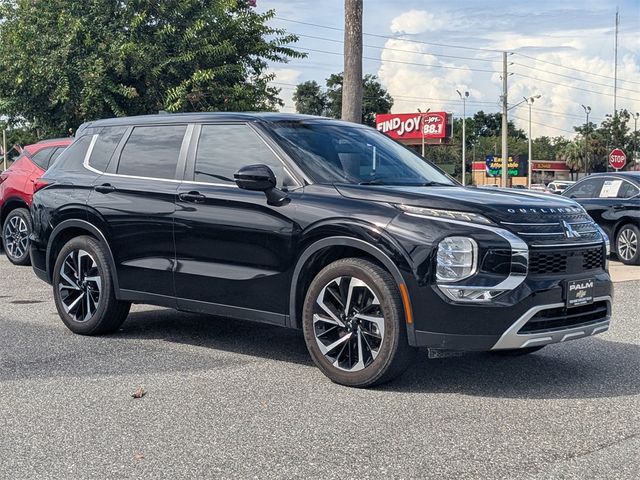 2022 Mitsubishi Outlander SE