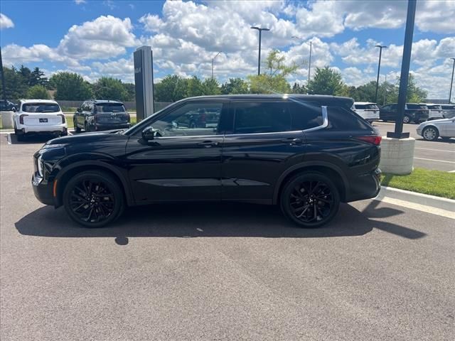 2022 Mitsubishi Outlander Black Edition