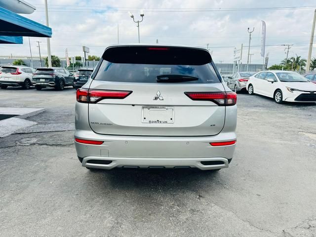 2022 Mitsubishi Outlander SE