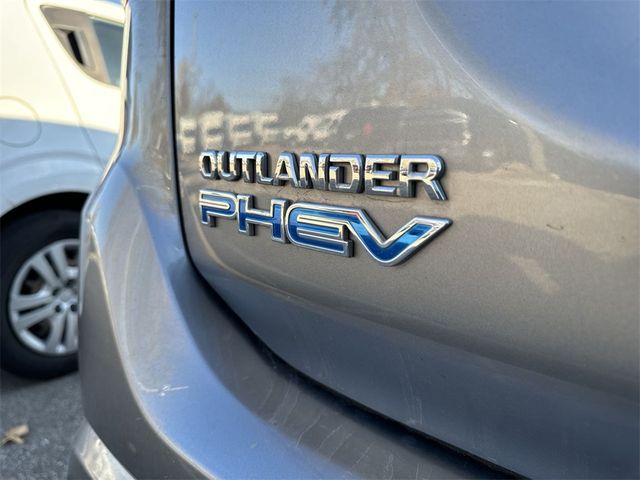 2022 Mitsubishi Outlander PHEV LE