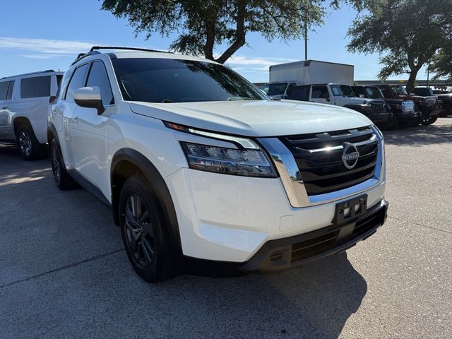 2022 Nissan Pathfinder SV