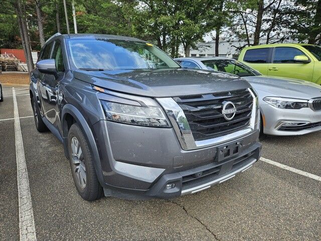 2022 Nissan Pathfinder SL