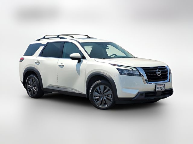 2022 Nissan Pathfinder SV