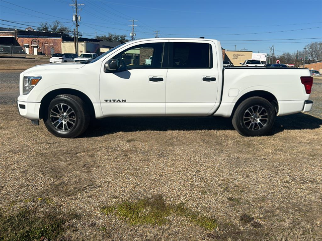 2022 Nissan Titan SV