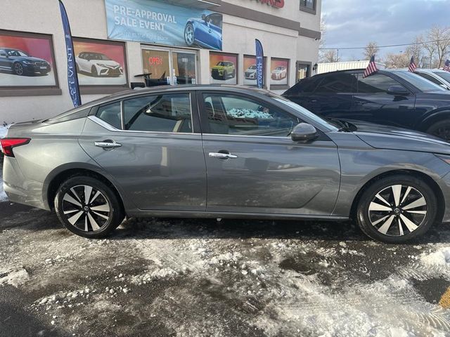 2022 Nissan Altima 2.5 SV