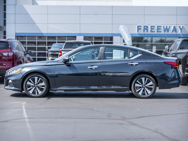 2022 Nissan Altima 2.5 SV