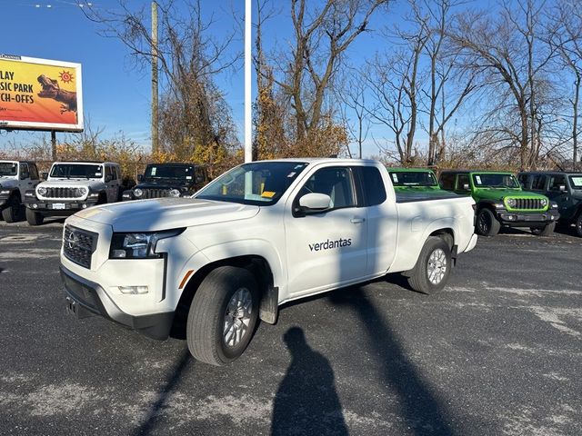 2022 Nissan Frontier SV