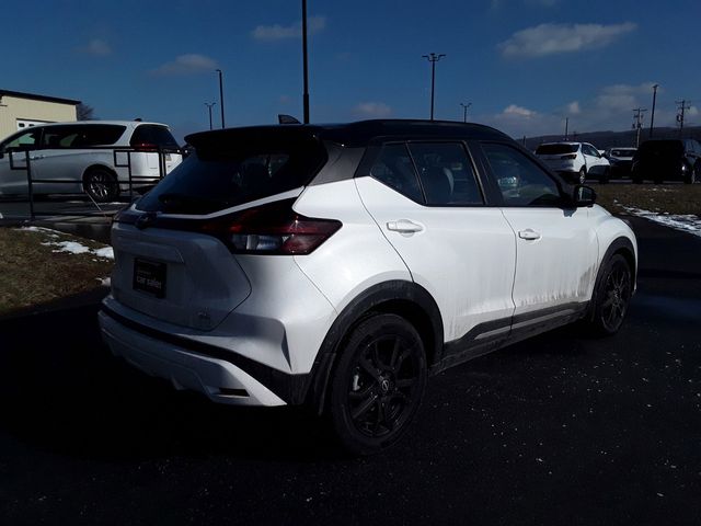 2022 Nissan Kicks SR