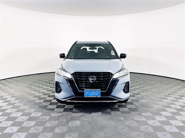 2022 Nissan Kicks SR