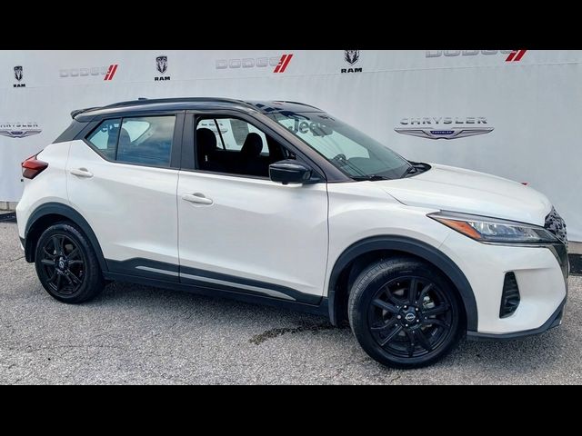 2022 Nissan Kicks SR