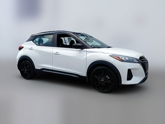 2022 Nissan Kicks SR