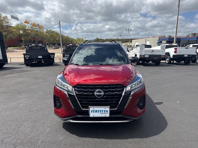 2022 Nissan Kicks SR