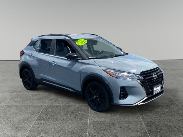 2022 Nissan Kicks SR