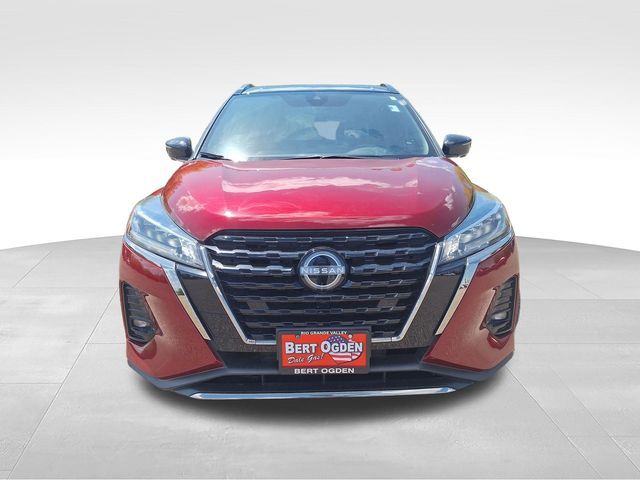 2022 Nissan Kicks SR