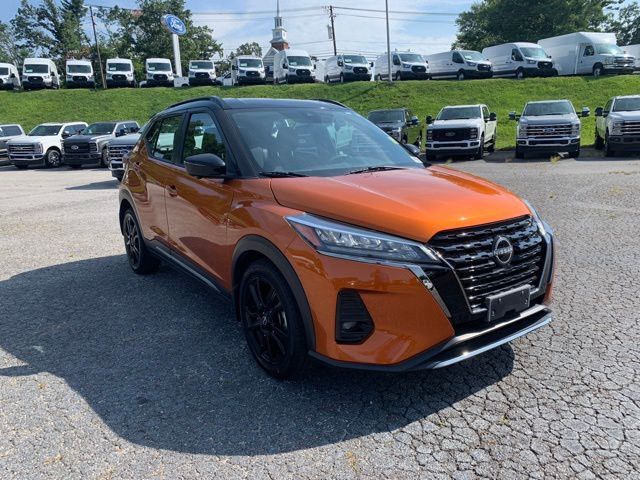 2022 Nissan Kicks SR