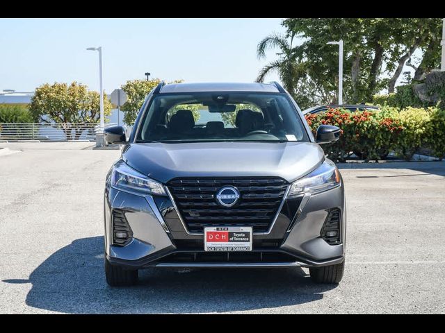 2022 Nissan Kicks SR