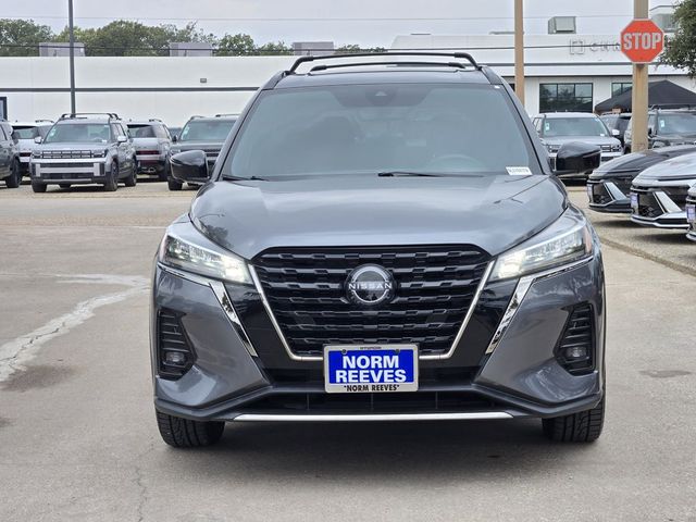 2022 Nissan Kicks SR