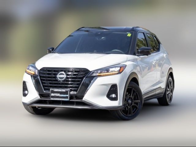 2022 Nissan Kicks SR