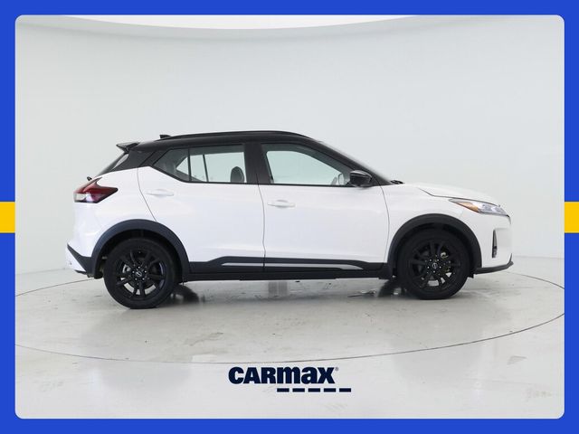 2022 Nissan Kicks SR
