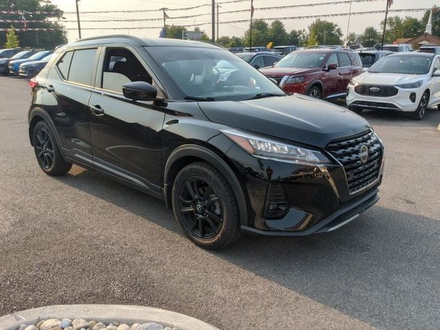 2022 Nissan Kicks SR
