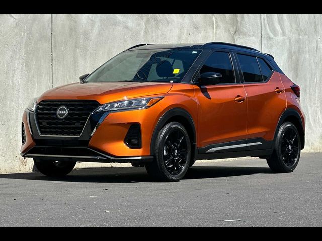 2022 Nissan Kicks SR