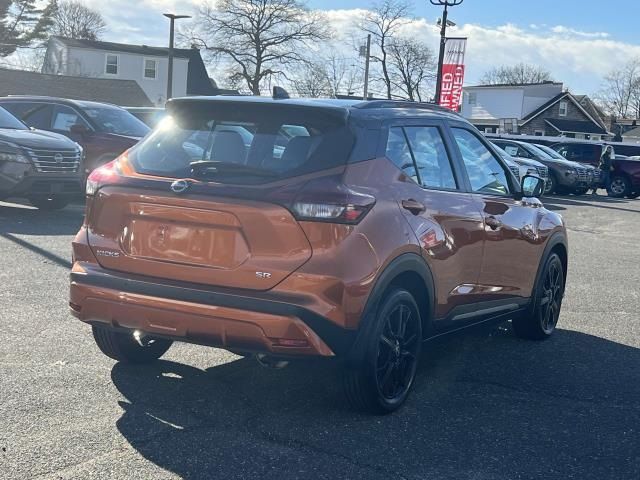 2022 Nissan Kicks SR