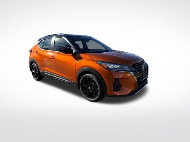 2022 Nissan Kicks SR