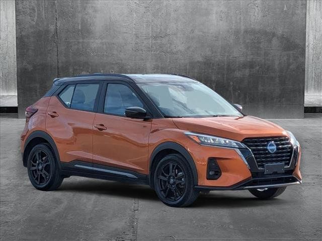 2022 Nissan Kicks SR