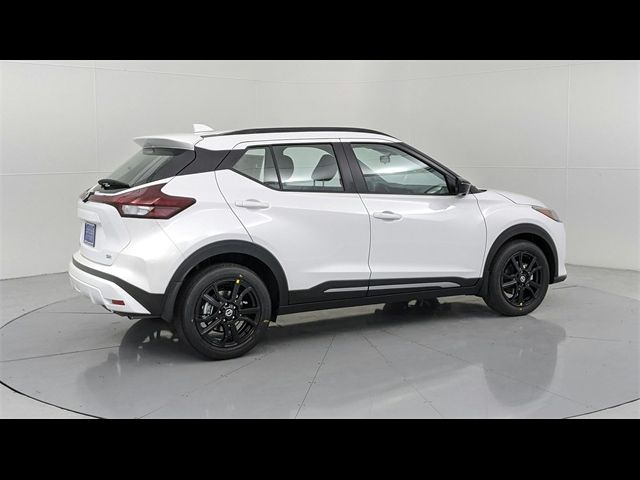 2022 Nissan Kicks SR