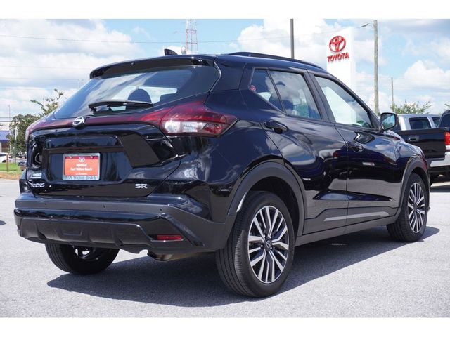 2022 Nissan Kicks SR