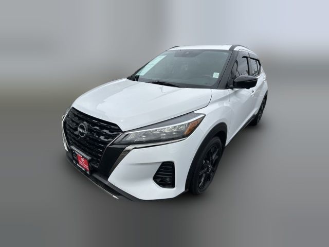 2022 Nissan Kicks SR