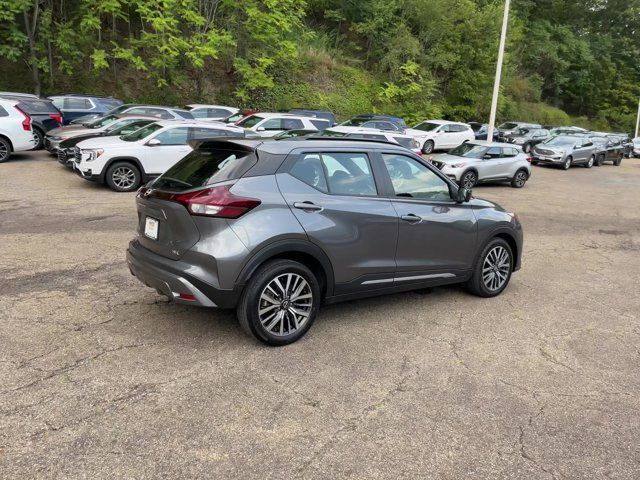 2022 Nissan Kicks SR