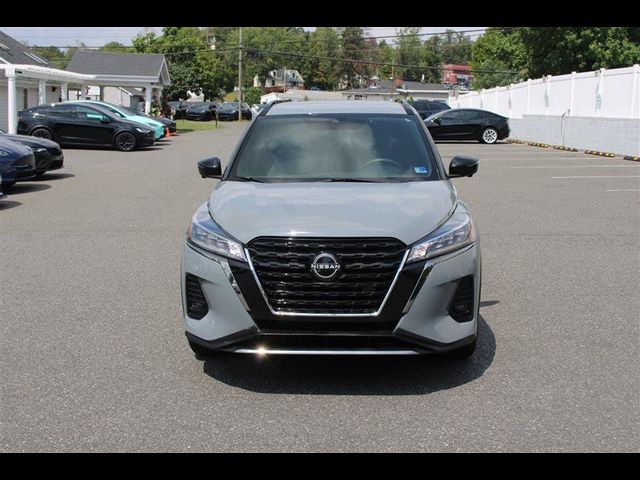 2022 Nissan Kicks SR