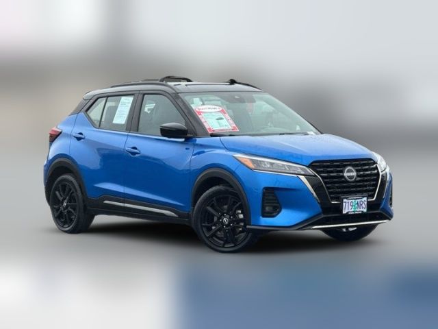 2022 Nissan Kicks SR