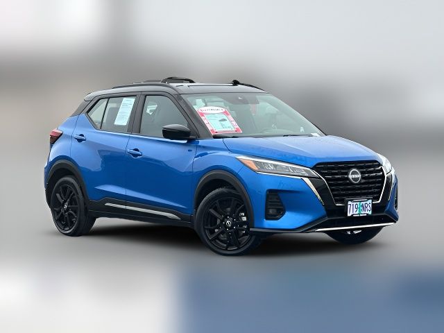 2022 Nissan Kicks SR