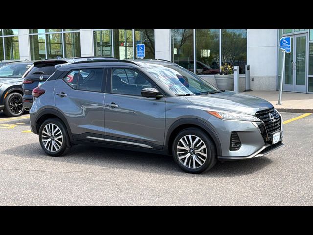 2022 Nissan Kicks SR