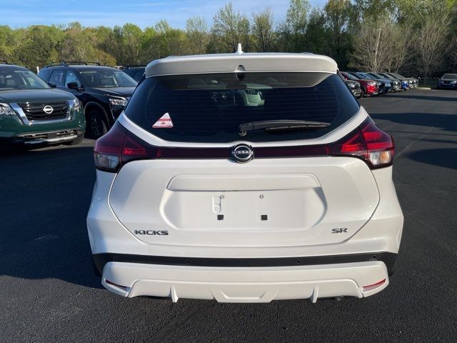 2022 Nissan Kicks SR