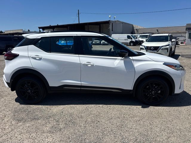 2022 Nissan Kicks SR