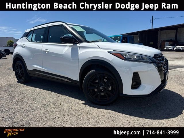 2022 Nissan Kicks SR