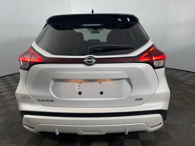 2022 Nissan Kicks SR