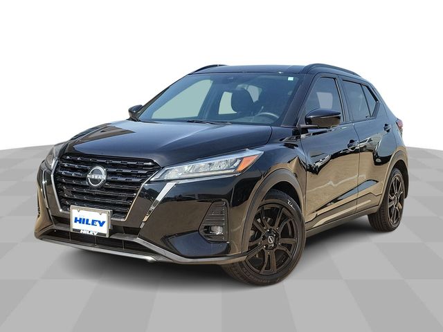 2022 Nissan Kicks SR
