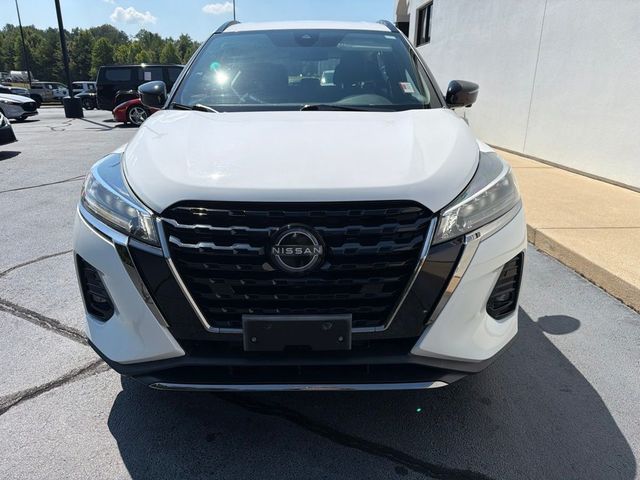 2022 Nissan Kicks SR