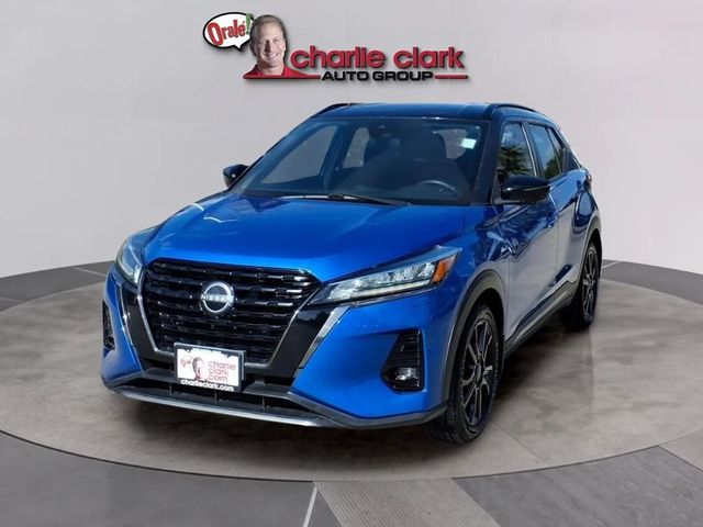 2022 Nissan Kicks SR