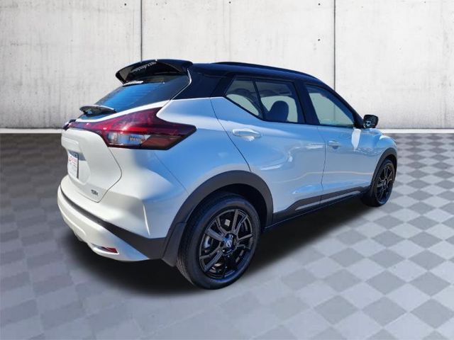 2022 Nissan Kicks SR