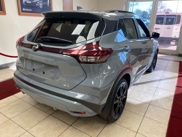 2022 Nissan Kicks SR