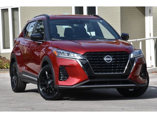 2022 Nissan Kicks SR