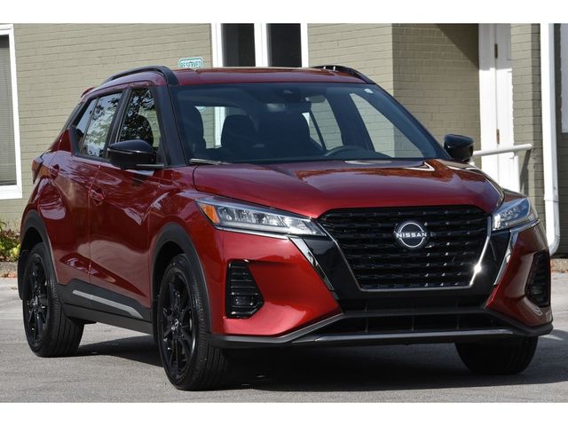 2022 Nissan Kicks SR