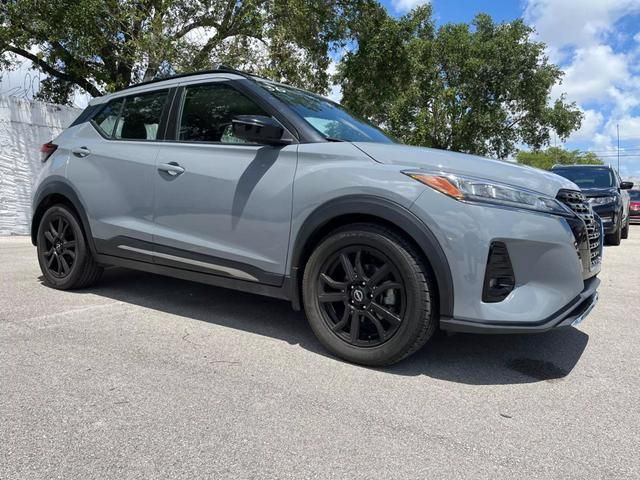 2022 Nissan Kicks SR