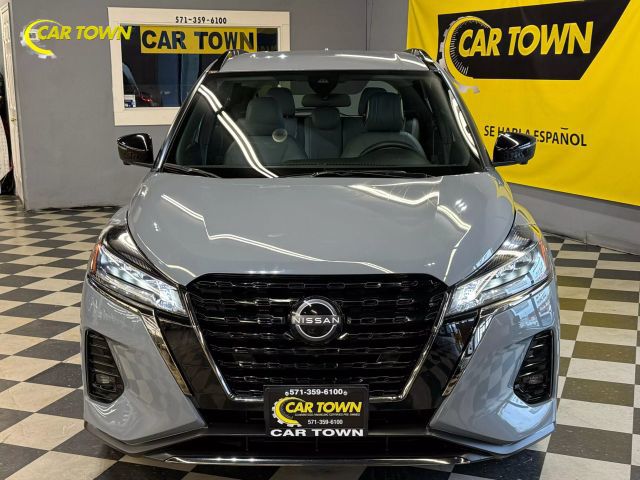 2022 Nissan Kicks SR